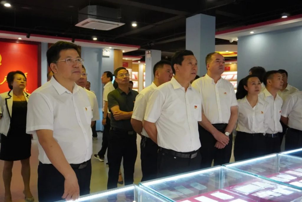 豐城市委書記李曉楚率團(tuán)到江西工業(yè)設(shè)計(jì)小鎮(zhèn)開(kāi)展黨史學(xué)習(xí)教育