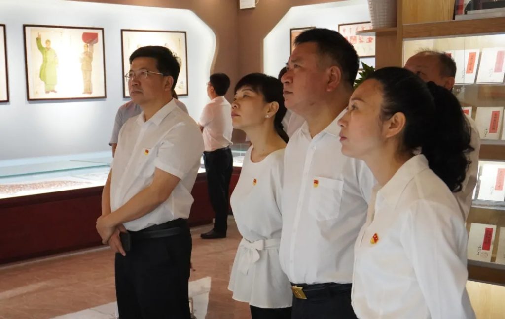 豐城市委書記李曉楚率團(tuán)到江西工業(yè)設(shè)計(jì)小鎮(zhèn)開(kāi)展黨史學(xué)習(xí)教育