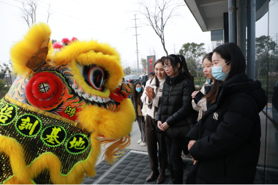 開工大吉 | 舞獅歡慶開門紅，中原工業(yè)設(shè)計(jì)城虎年再出發(fā)!