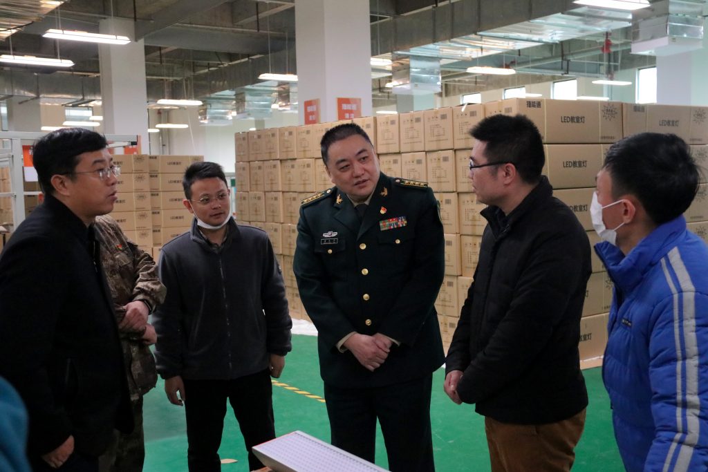 宜春市委常委、軍分區政委黃長平調研走訪中部教裝城，勉勵說……