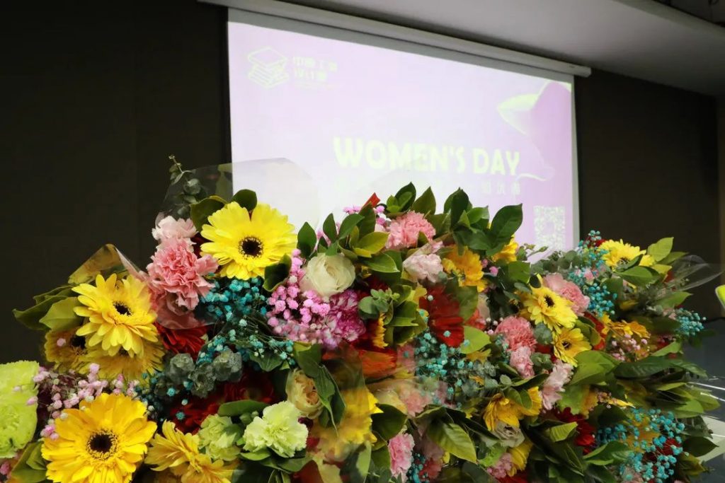 剪去浮華 | 中原工業(yè)設計城成功舉辦“以花之名·贈爾余香”花藝沙龍活動